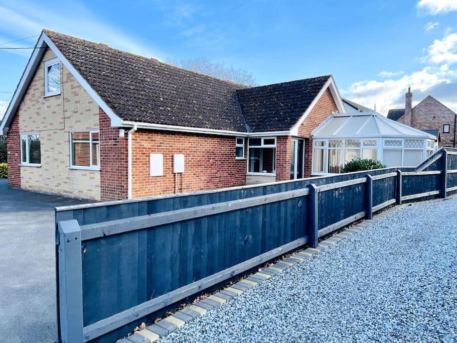 5-Bedroom Cottage In Healing, Grimsby Eksteriør billede