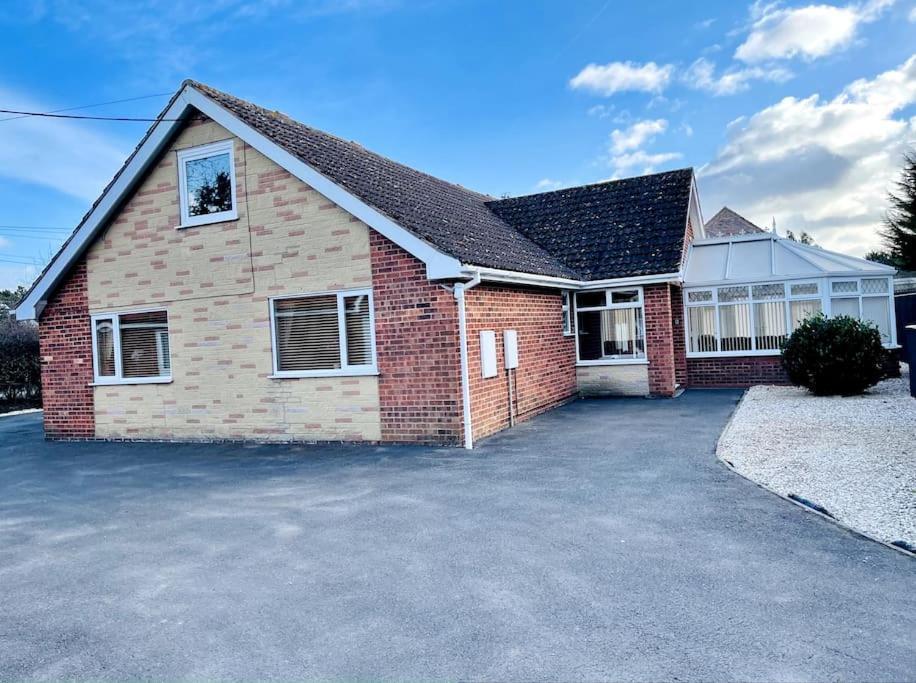 5-Bedroom Cottage In Healing, Grimsby Eksteriør billede